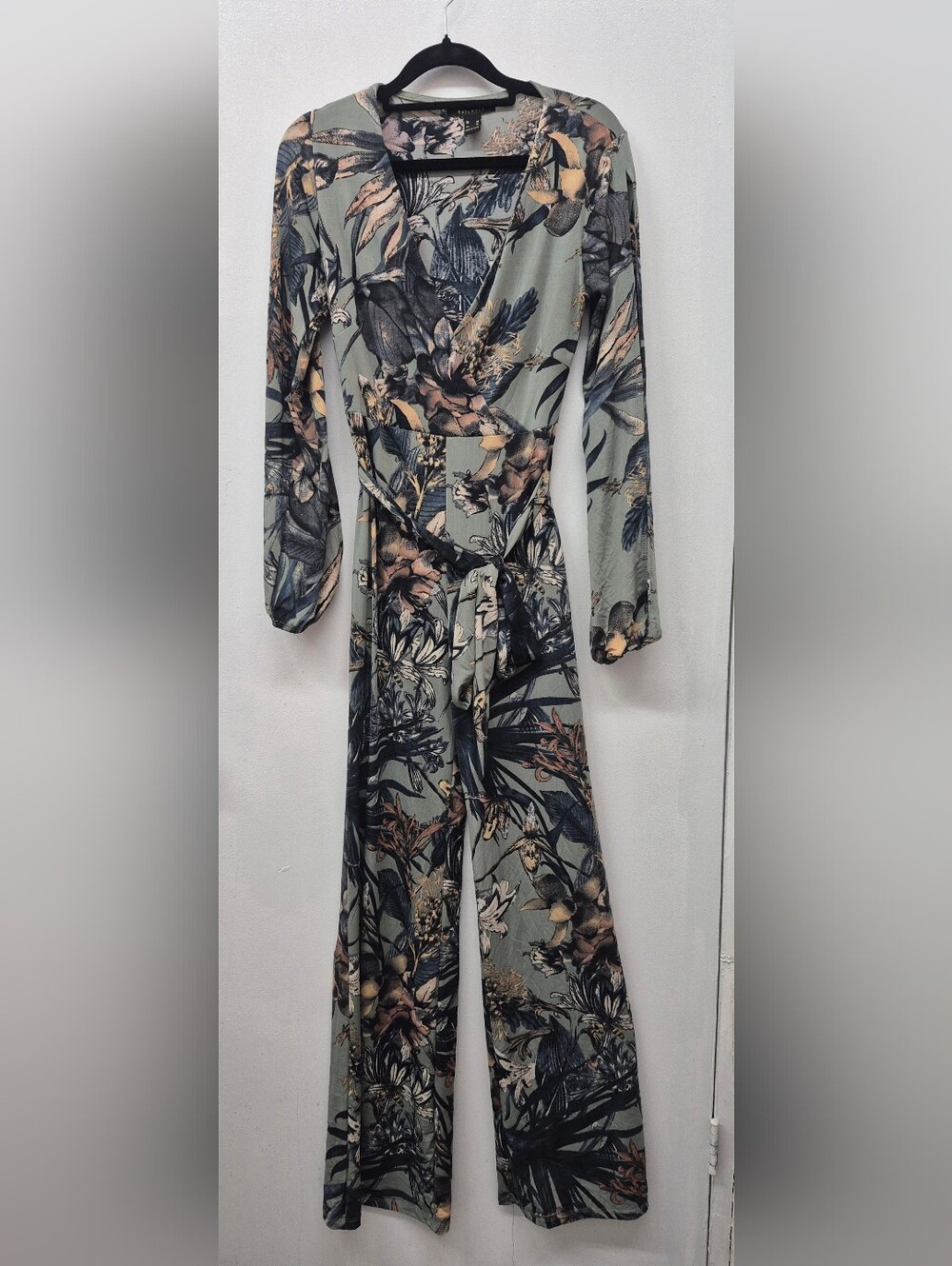 💥6/$25 Revamped Floral Print Split Long Sleeve Jumpsuit in Sage Green